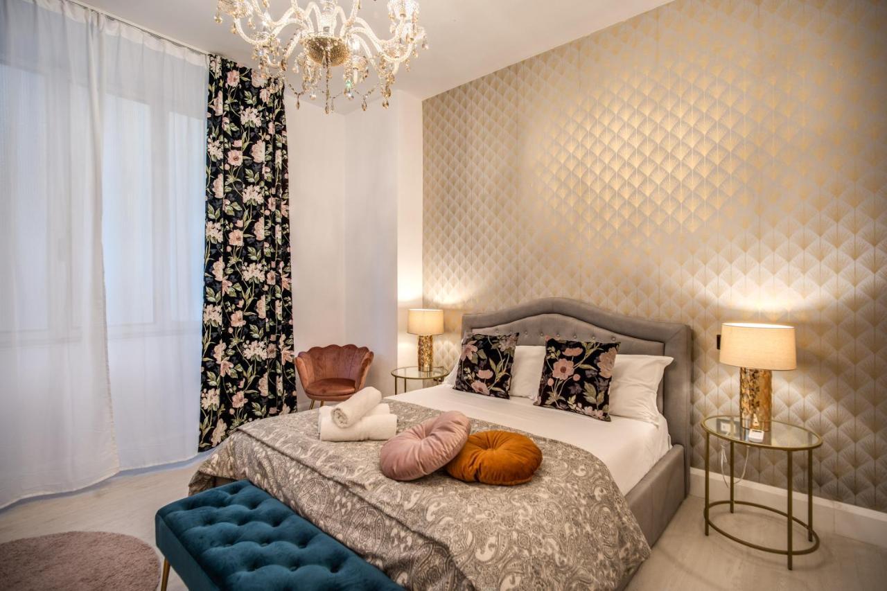 Aweshomeitaly - White Mirrors Apartamento *